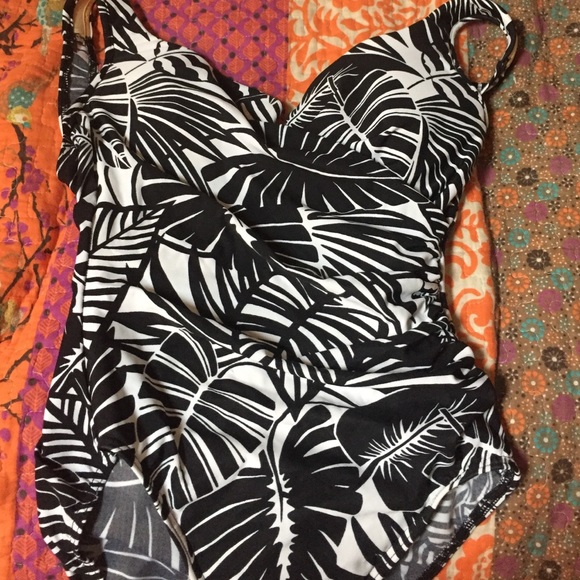 One-piece bathing suit