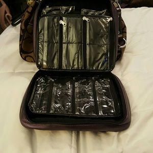 Traveling jewelry carrier