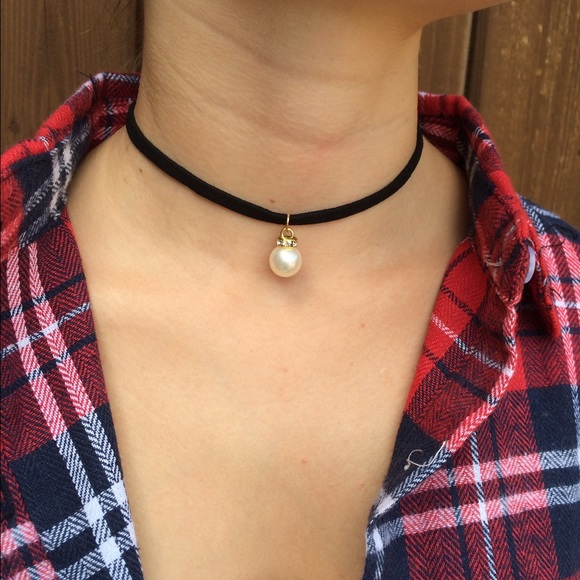 Price Drop!❤️Pearl Choker - Picture 2 of 3
