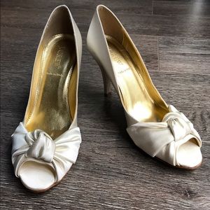 NWT Gorgeous J.Crew Carmen Satin Peep Toe Pumps!!