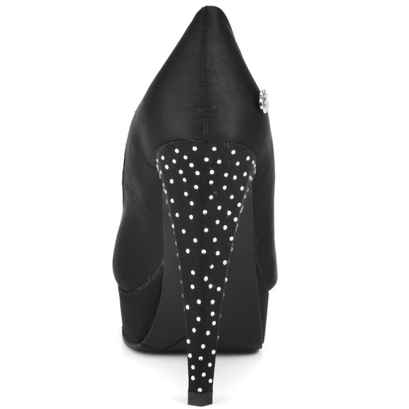 Shoe - House of Dereon black round closed toe heel - Picture 2 of 4