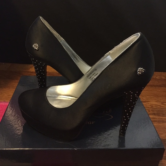 Shoe - House of Dereon black round closed toe heel - Picture 3 of 4