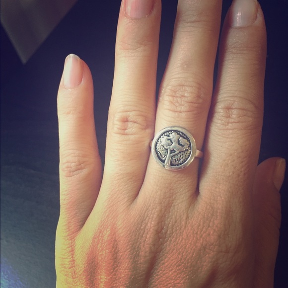 Live green ring