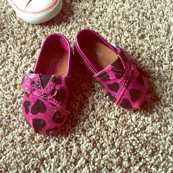 Baby girl toms