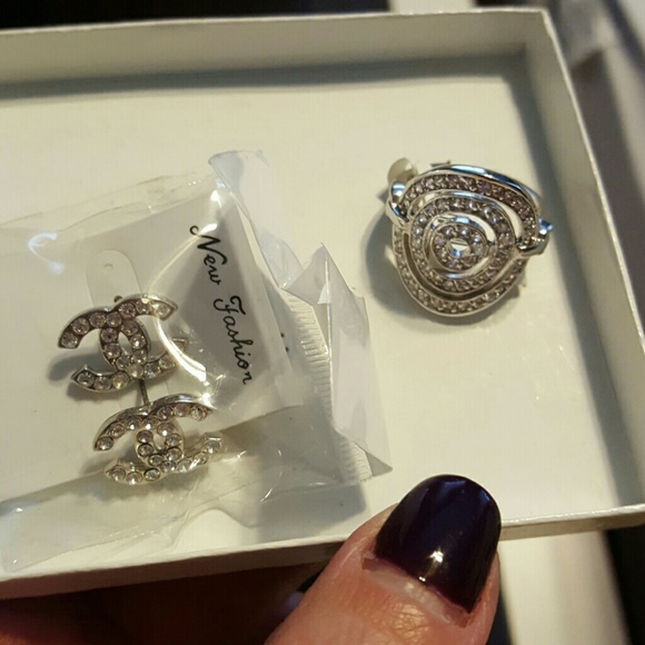 Super cute earrings and ring size 8