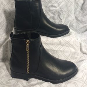 Crop black boots