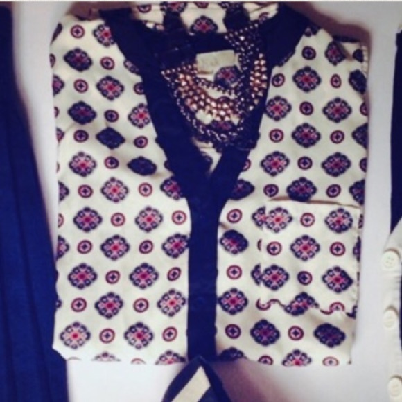 Navy and cream foulard geometric patterned top - Picture 2 of 4