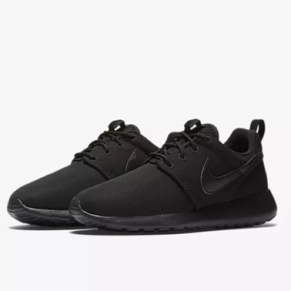 🚫SOLD🚫Nike Roshe One Black