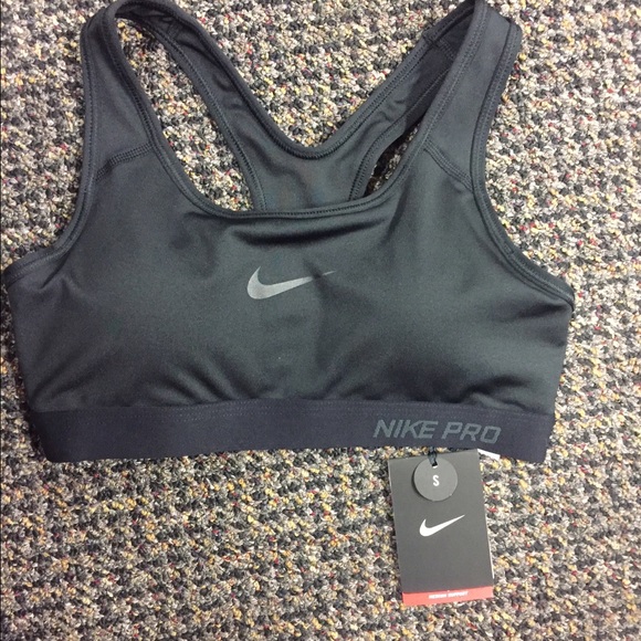 NWT - Nike Pro Sports Bra. Removable Bra Pads.