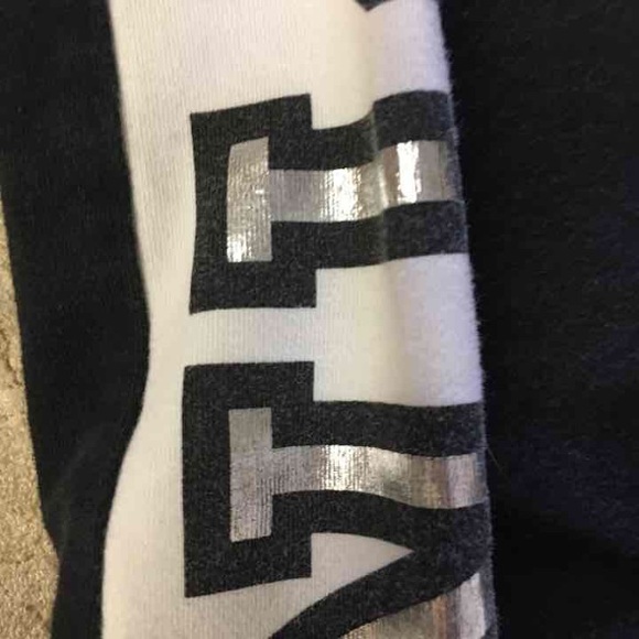 **SOLD**VS PINK Fashion Show Leggings - Picture 3 of 3