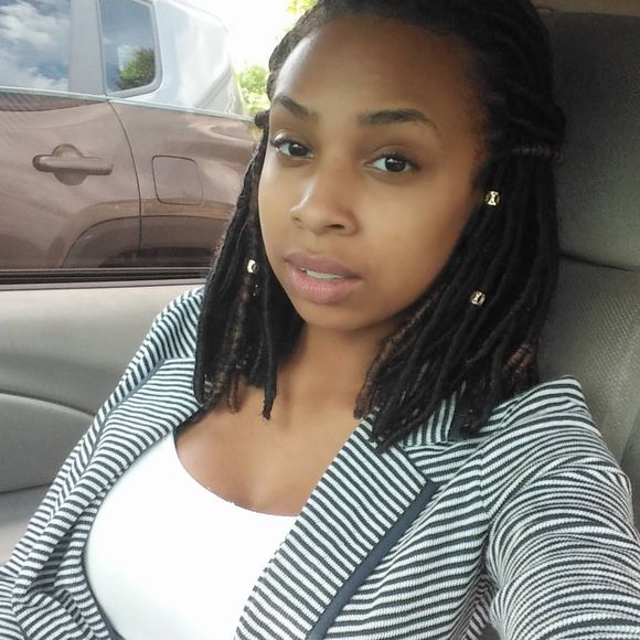 Meet your Posher, Monique