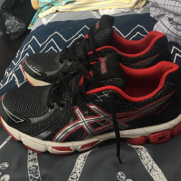 Shoes - Picture 2 of 3