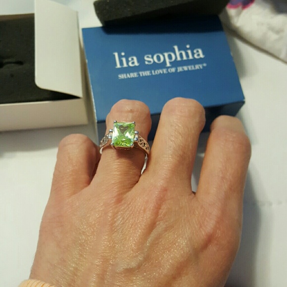 Lia Sophia "Martini" size 7 ring