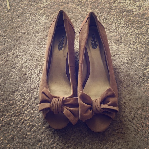 Bow Peep Toe Kitten Wedge