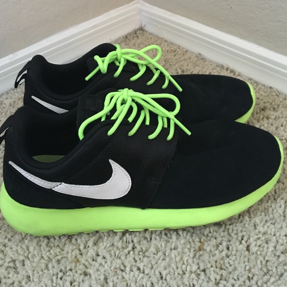 Nike Size5Y /7womens