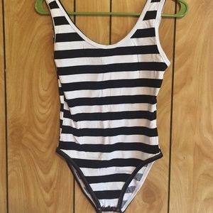 Black&white bodysuit. Never worn. Pacsun. Sz lrg