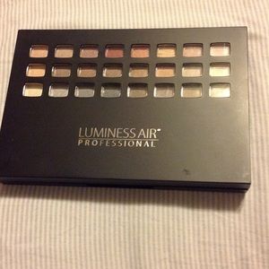 Eyeshadow and blush kit NEW!!