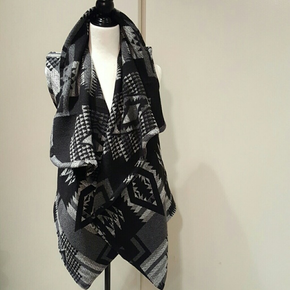 NWT- Tribal Print Wrap- Size Small - Picture 4 of 4