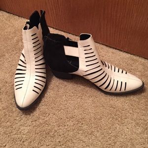 Sam Edelman Circus White &a black booties