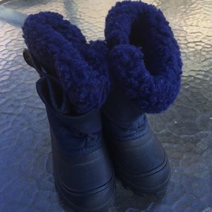 Snow boots