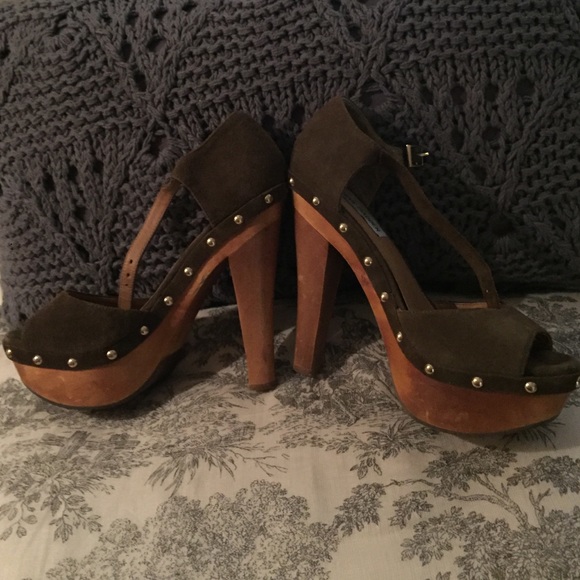 Steve Madden suede heels