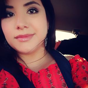 Meet your Posher, Larissa