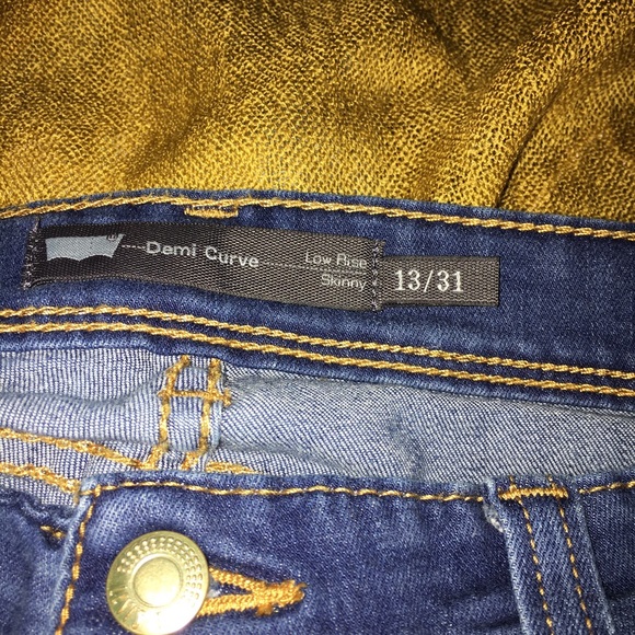 2 pairs of Levi jeans!! - Picture 4 of 4