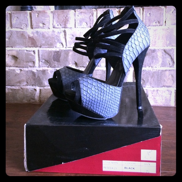 Like new Liliana Pumps.