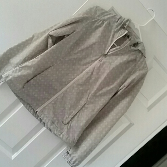 Great light weight Eddie Bauer wind breaker