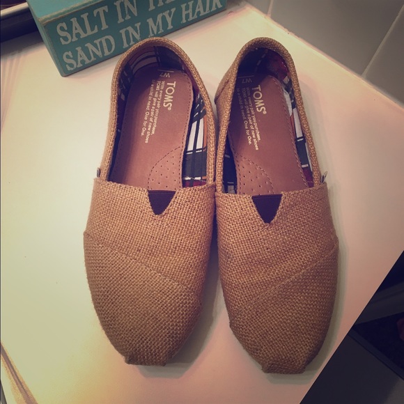 TOMS Shoes - 🎉SALE 🎉 Great condition burlap TOMS