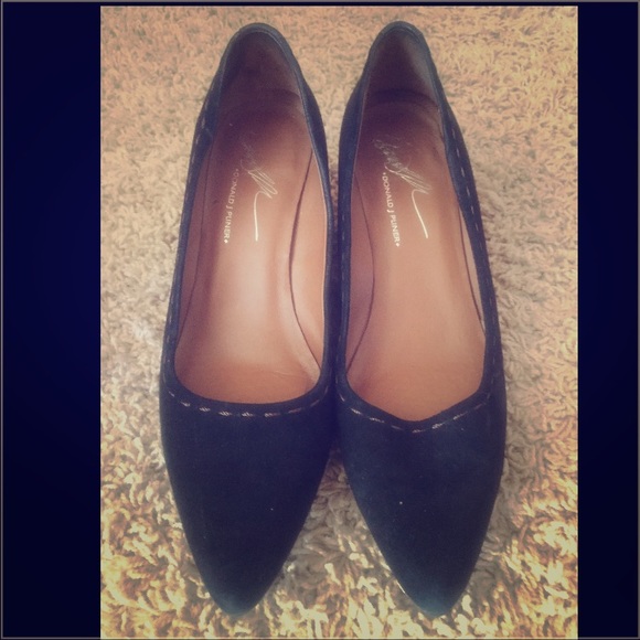 Donald J Pliner size 7 1/2 black suede wedge shoe