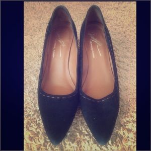 Donald J Pliner size 7 1/2 black suede wedge shoe