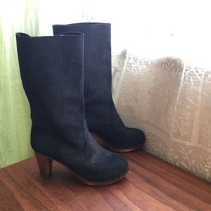 Sanita black suede textured clog boots, size 38