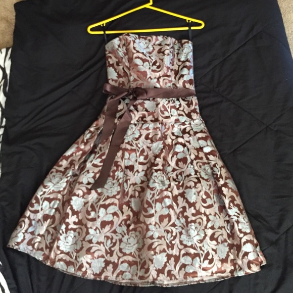 Knee-length brown & blue strapless dress