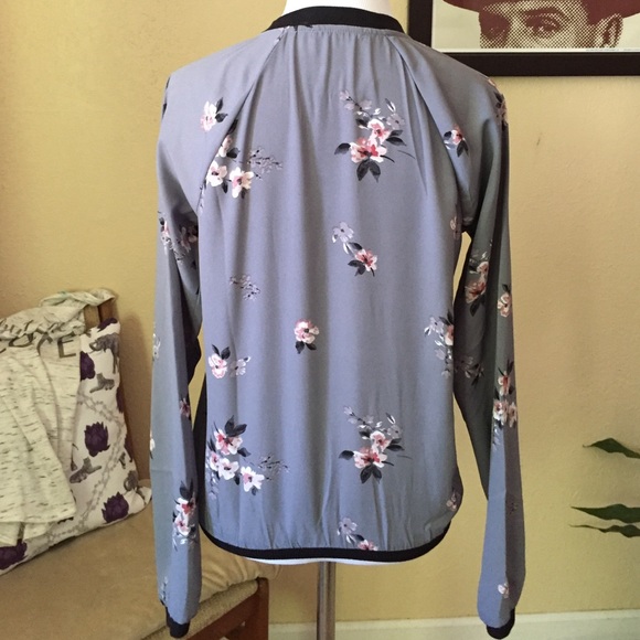 ❌SOLD❌ *NWT* Floral Bomber Jacket - Picture 4 of 4
