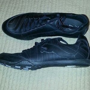 Black lace  up Pumas