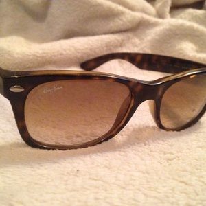 Ray-ban New wayfarer's Model: 3132