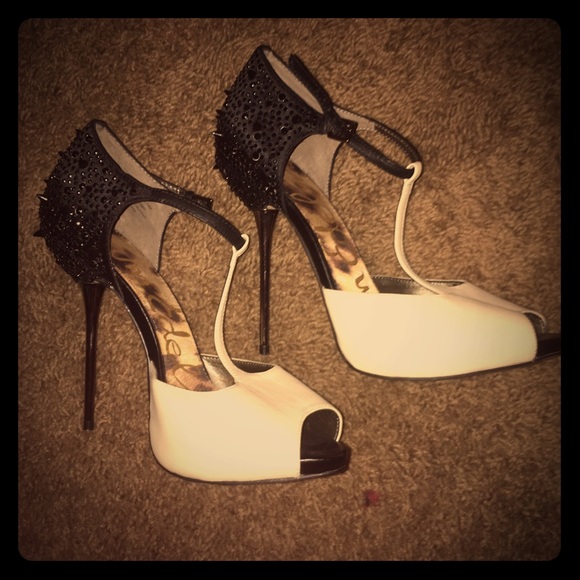 Sam Edelman Spike Heels!!