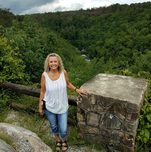 Meet your Posher, Debra - Picture 2 of 2