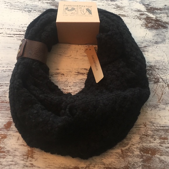 NWT Justin and Taylor Infinity Scarf with Cuff