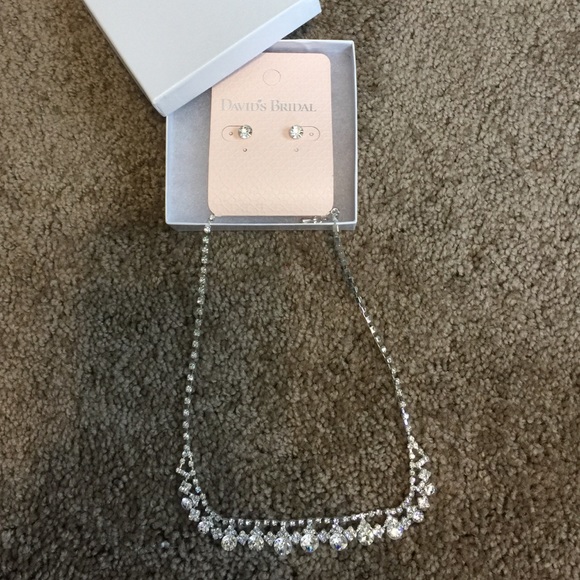 Necklace and earring set