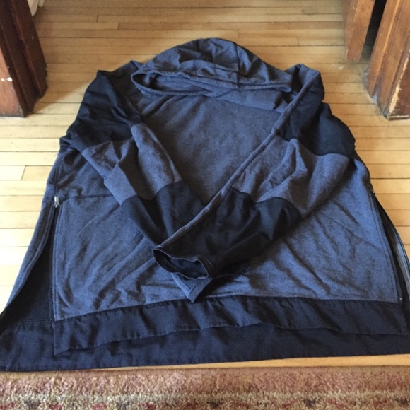 Gray Lululemon sweatshirt