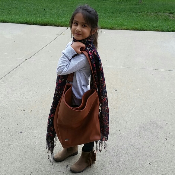 Beautiful Thirty-one Jewell hobo bag