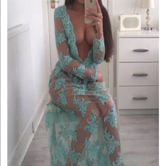 💕LAST ONE! New plunge lace maxi dress - Picture 4 of 4