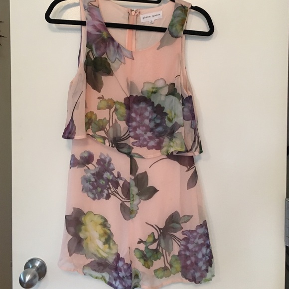 Super cute romper! - Picture 1 of 1