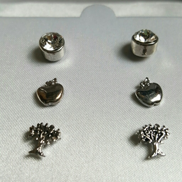 Swarovski Crystals Fine Silver Plated Studs Set - Picture 3 of 9