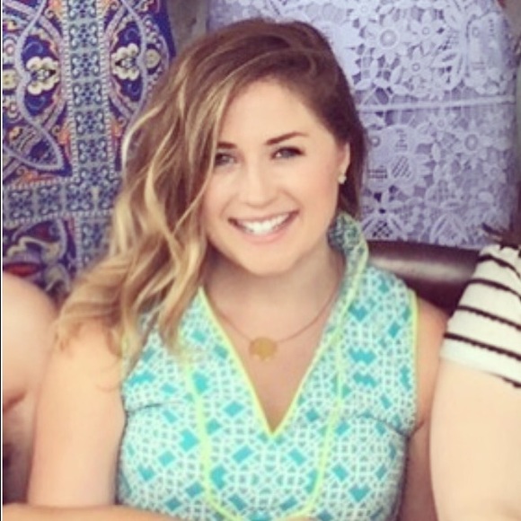 Meet your Posher, Laura - Picture 2 of 2