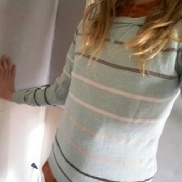 🎀 Cute Baby Blue Sweater 🎀 - Picture 2 of 4