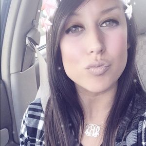 Meet your Posher, Alexis