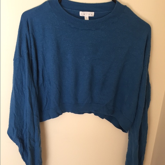 Beautiful turquoise cropped sweater!